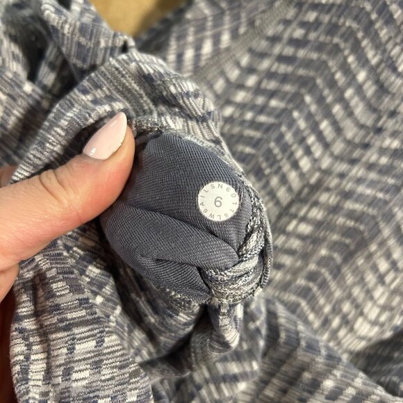 Lululemon Wunder Under Crop Leggings Women 6 High Rise Arrow Jacquard Grey EUC - Picture 4 of 4